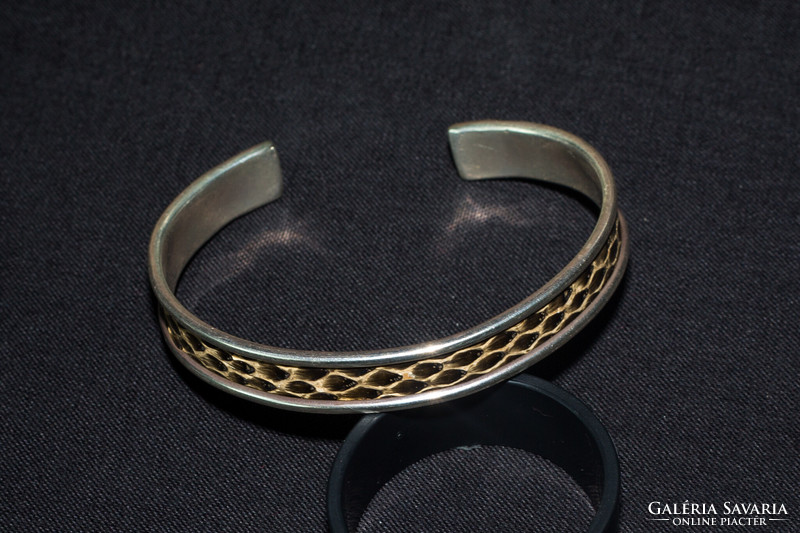 Silver bracelet with snakeskin effect decoration