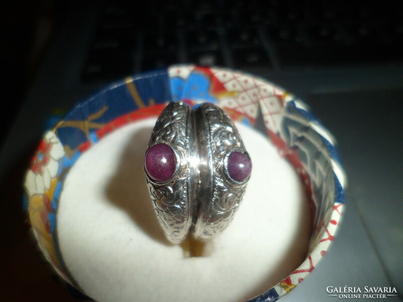 Antique silver ring / ruby