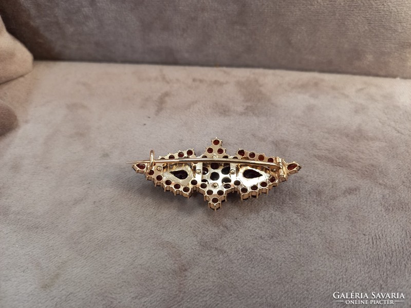 Anti-gilded garnet brooch