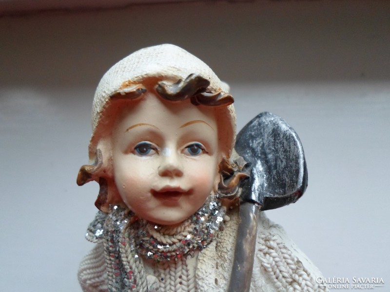 Charming, snow-shoveling child figure, ornament 16 cm