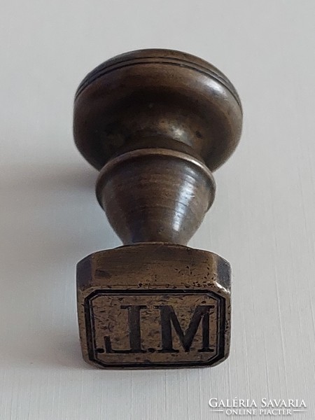 Pecsétnyomó M L monogrammal bronzból - ritka formájú