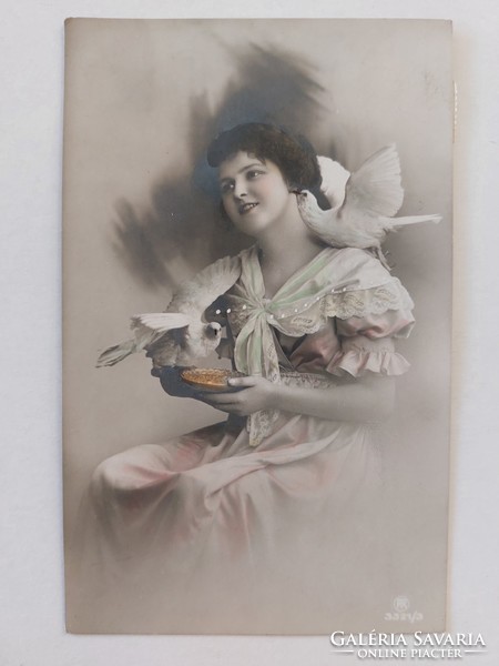Régi képeslap 1911 fotó levelezőlap hölgy galambok