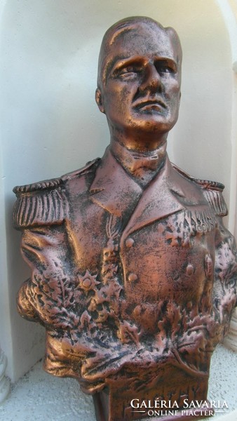 Statue of Miklós Horthy