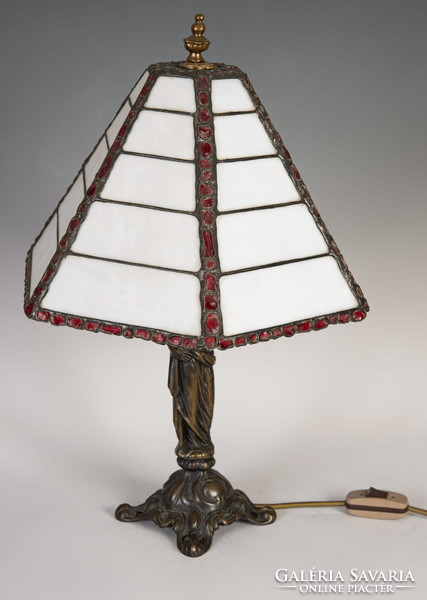 Tiffany stílusú asztali lámpa nőalakos lámpatesttel