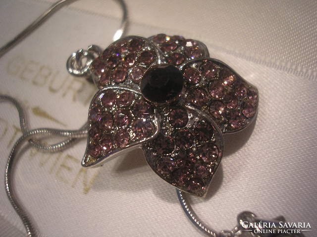 N16 amethyst stone flower pendant on a chain with a 50 cm 3 cm pendant + gemstone in the middle for sale