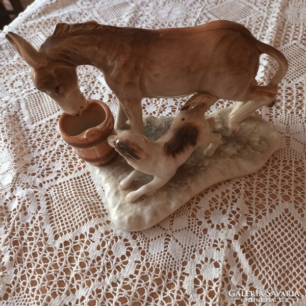 Ivó szamár kutyával porcelán