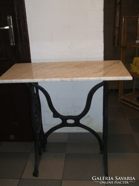 Konzol asztal antik varrógéplábból