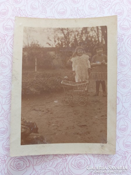 Régi fotó vintage fénykép kislányok játek babakocsi
