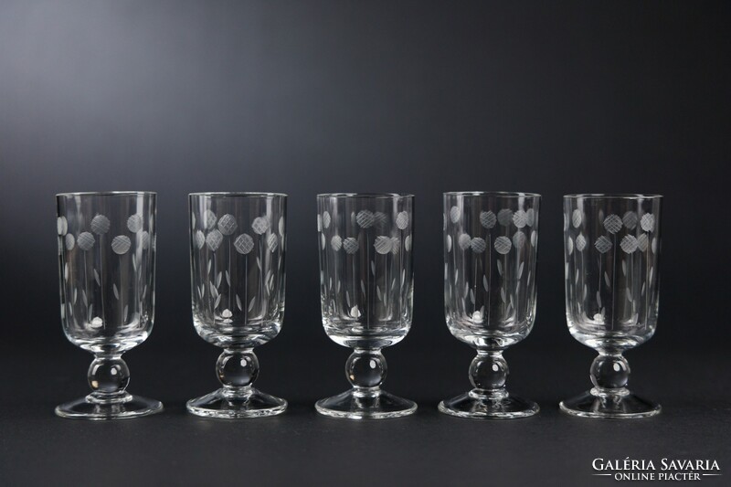 Glass, stemmed, small glasses with an incised pattern, 5 pieces.