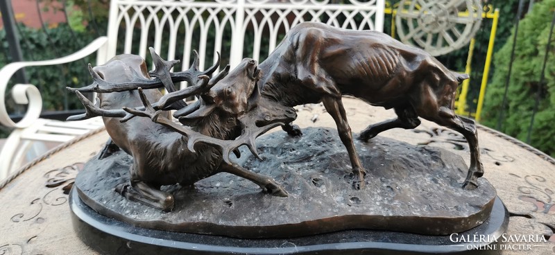 Stag fight - bronze sculpture artwork