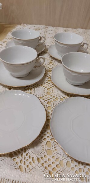 Zsolnay barokkos teás csészék, arany széllel,  tányérral