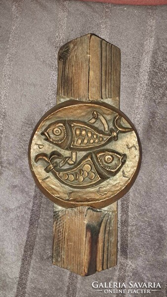 Fish, metal craftsman's work on a wooden column.