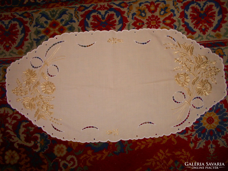 Madera tablecloth with silk embroidery - 75 cm x 35 cm-beautifully executed embroidery