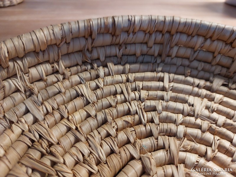 Natural, mat, raffia woven serving tray, 28 cm