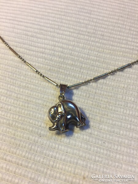 Silver (ag) necklace with elephant pendant (8 cents)