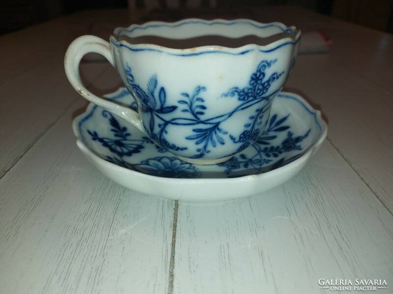 Antique Meissen porcelain tea cup