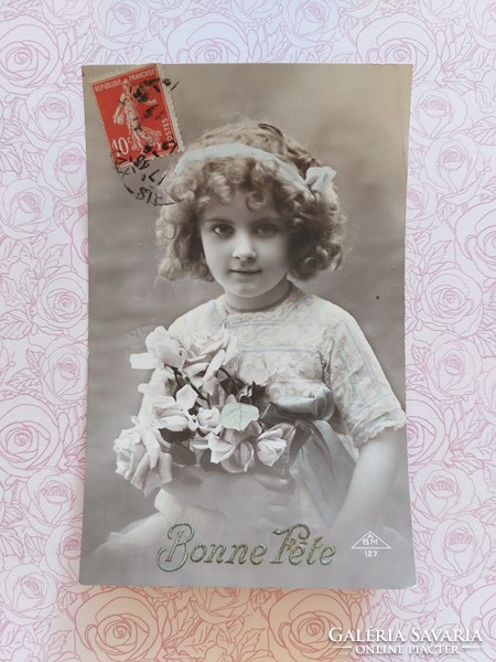 Régi képeslap fotó levelezőlap kislány virágok