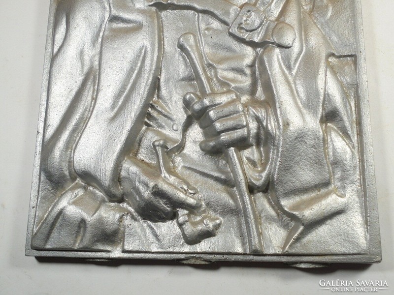 Régi retro ezüst festett alumínium fali dísz, fali kép falikép dísz tábla - gulyás paraszt pipa