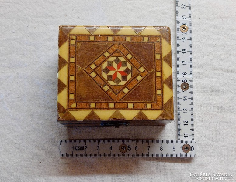 Nice little inlaid wooden jewelry box