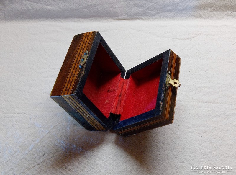 Nice little inlaid wooden jewelry box