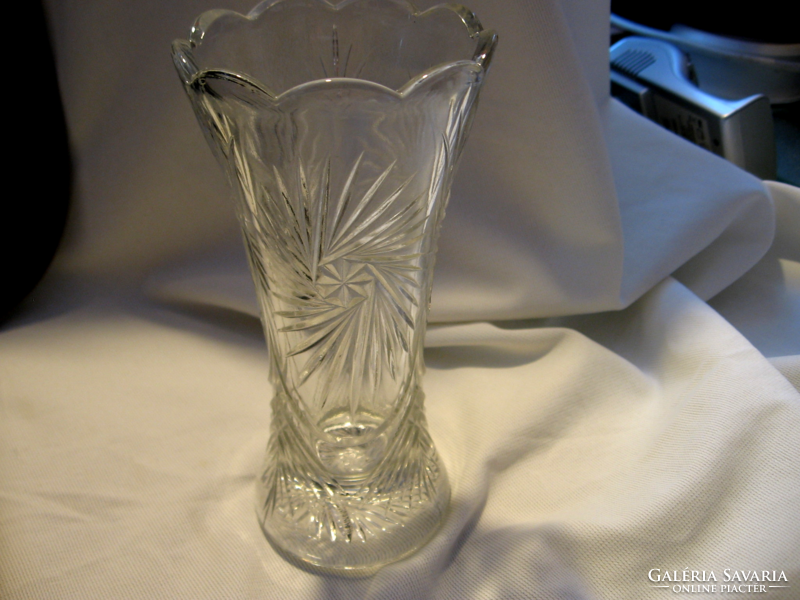 Retro pressed vase with swivels