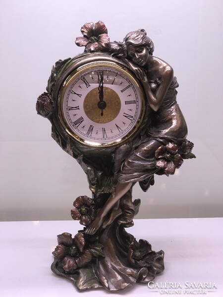 Bronzed watch in the shape of a woman, lacquer decoration
