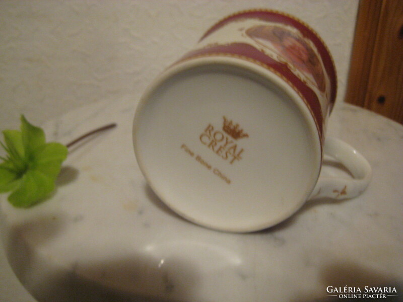 II. Elizabeth, memorial cup, royal crest porcelain,