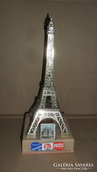 Régi 1970 -80- as évekből, Párizs Eiffel torony szuvenír ,rajta a Diadalív képe. Hibátlan darab.