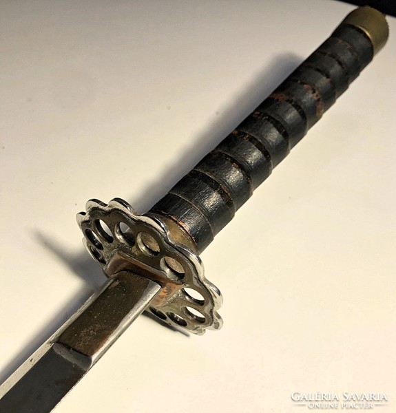 Samurai sword with ribbed wooden handle