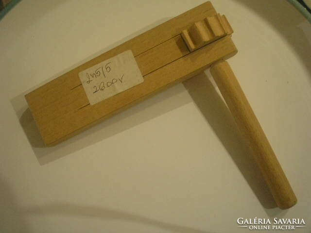 Thu 11-14. Powerful sounding ++ brand new wooden sports booster, bird deterrent clapper for sale