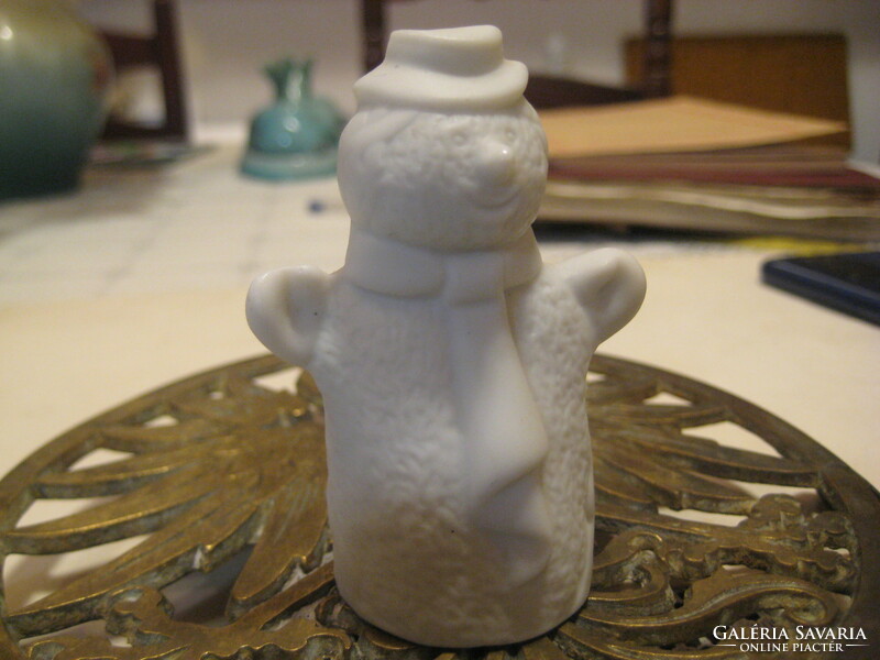 Porcelán kis hóember  , jelzett  7 cm