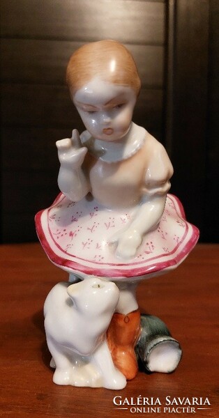 Porcelán Herendi kislány cicával