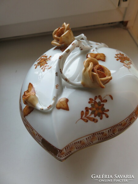 Herend, brown India basket, heart-shaped, 3 roses, bonbonier, rare