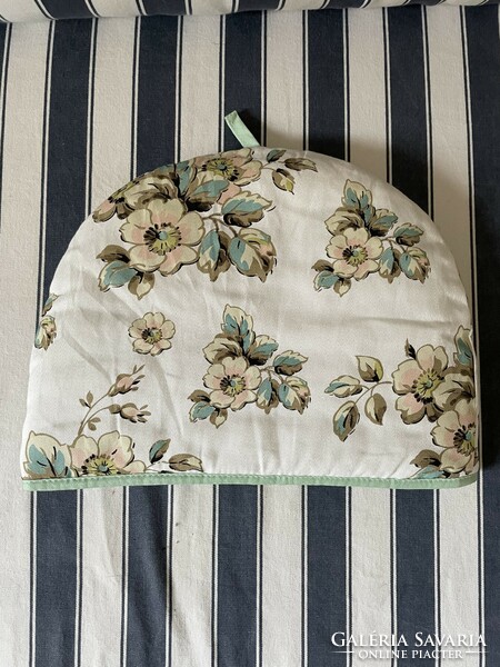 “Katie Alice” textil teás kanna melegen tartó szép rózsákkal