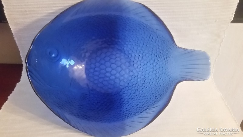 Gyönyörű hal formájú mély tálaló kék üvegből