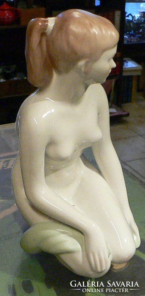 Aquincumi porcelán nagy méretű  női akt