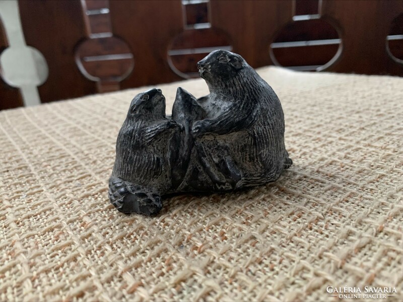 Canadian Eskimo hand carved greasestone/soapstone beaver pair, al wolf