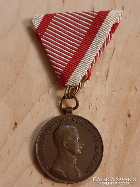 Arc. Károly bronze gallantry medal with ribbon in very nice condition