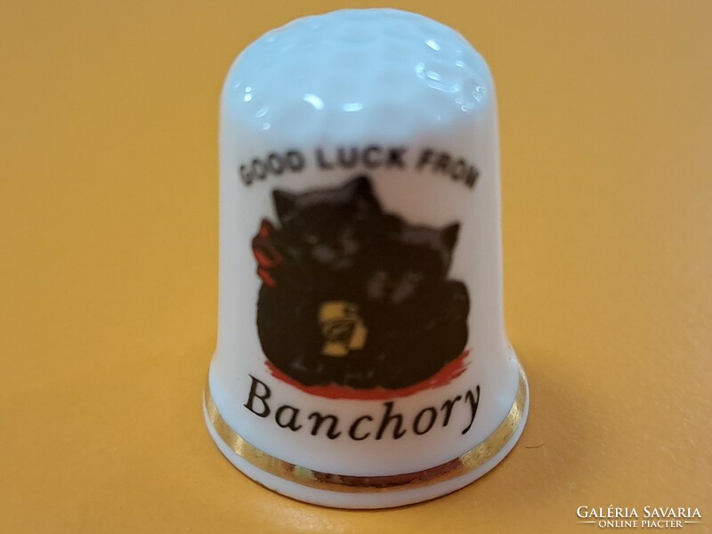 Caledonia fine China jelzett angol porcelán gyűszű szerencsehozó fekete macskával