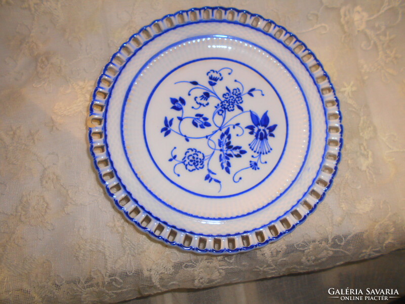 Antik 1800-as évek második fele (Giesshübel)   áttört szegéllyel német keménycserép  tányér-