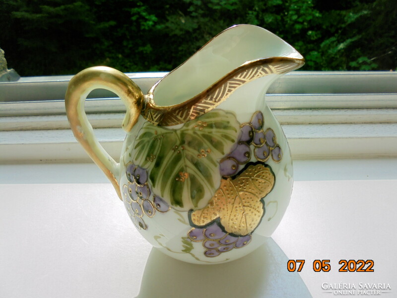 Gold Enamel Hand Painted Mythical Giant Kyoho Grape Pattern and Life Portrait Japanese Cream Spout