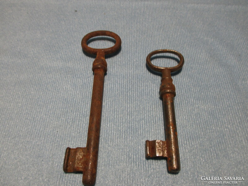 2 db régi-antik kulcs