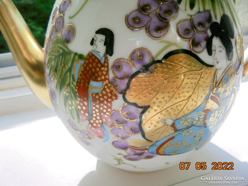 Arany zománc kézi festett Mitikus öriás  KYOHO szőlő mintával  és életképpel antik japán teás kiöntő
