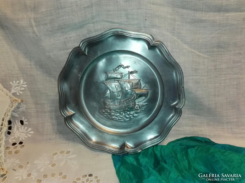 Tin wall plate with a 3D sailing ship in the middle!
