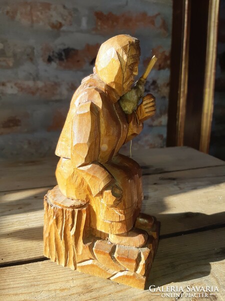 Parasztasszony szobor fából