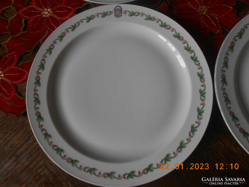 Zsolnay antik lapos tányér, a Vitézi rend címerével
