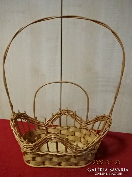 Large cane gift basket, used once. He has! Jokai.