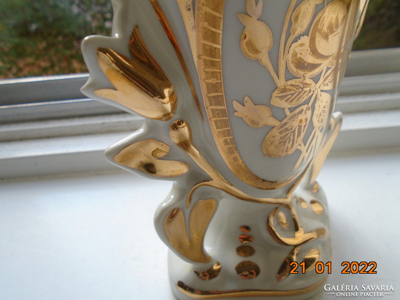 Limoges opulens kézzel festett arany rózsacsokorral,plasztikus aranyozott virágokkal legyező váza