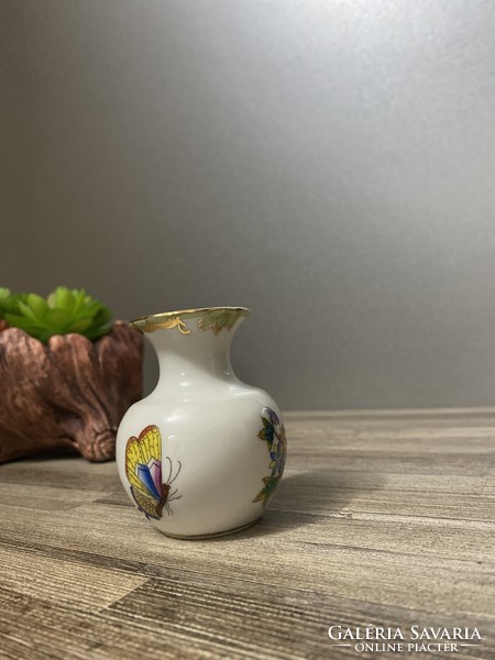 Small vase with Viktoria Herend pattern