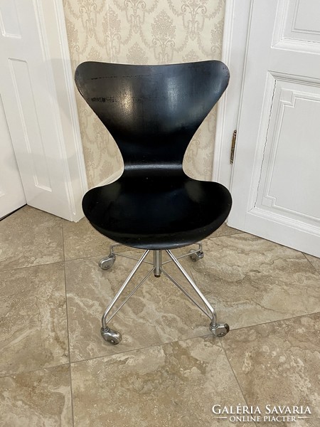 Arne Jacobsen/Fritz Hansen No. 3117 design irodai szék